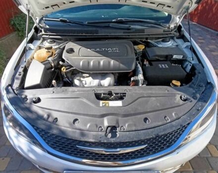 Белый Крайслер 200, объемом двигателя 2.4 л и пробегом 140 тыс. км за 10200 $, фото 4 на Automoto.ua