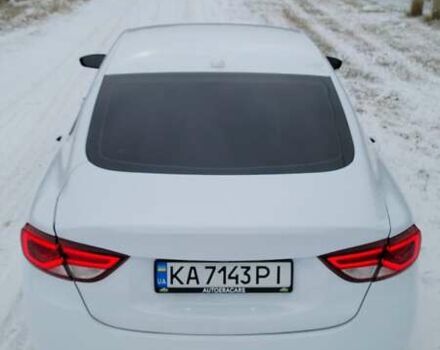 Белый Крайслер 200, объемом двигателя 2.4 л и пробегом 165 тыс. км за 9600 $, фото 11 на Automoto.ua