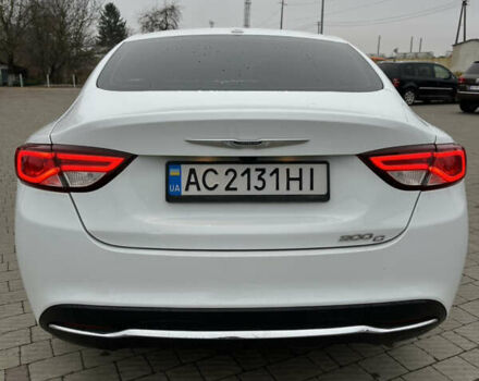 Белый Крайслер 200, объемом двигателя 2.36 л и пробегом 270 тыс. км за 8700 $, фото 5 на Automoto.ua