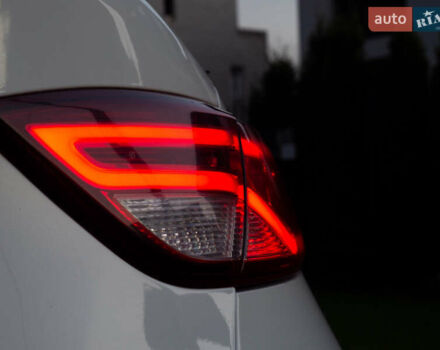 Крайслер 200 2014 у Кременчуге на Automoto.ua Білий Крайслер 200, об'ємом двигуна 2.36 л та пробігом 76 тис. км за 10600 $, фото 17 на Automoto.ua