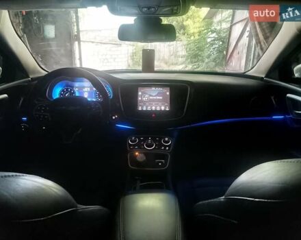 Белый Крайслер 200, объемом двигателя 2.36 л и пробегом 223 тыс. км за 10000 $, фото 25 на Automoto.ua