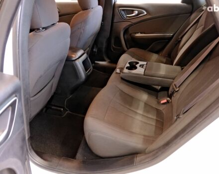 Белый Крайслер 200, объемом двигателя 2.4 л и пробегом 111 тыс. км за 8900 $, фото 7 на Automoto.ua