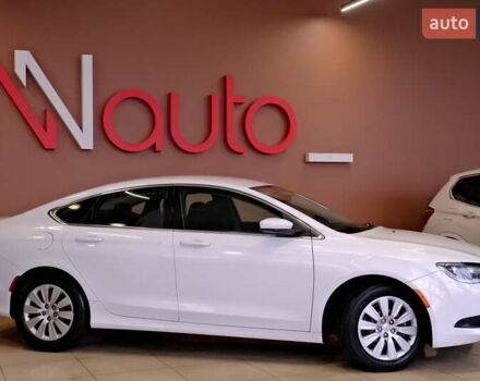 Белый Крайслер 200, объемом двигателя 2.4 л и пробегом 111 тыс. км за 8900 $, фото 7 на Automoto.ua