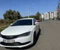 Белый Крайслер 200, объемом двигателя 2.36 л и пробегом 250 тыс. км за 8500 $, фото 1 на Automoto.ua