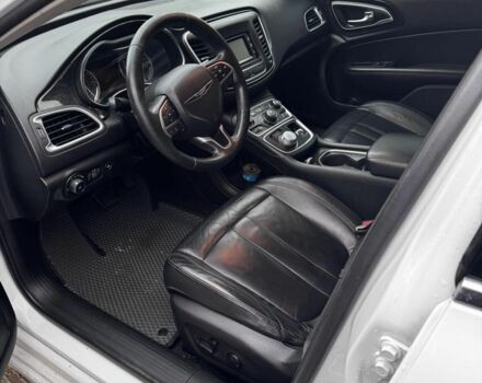 Белый Крайслер 200, объемом двигателя 2.4 л и пробегом 216 тыс. км за 8680 $, фото 5 на Automoto.ua