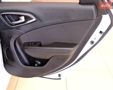 Белый Крайслер 200, объемом двигателя 2.4 л и пробегом 111 тыс. км за 8900 $, фото 32 на Automoto.ua