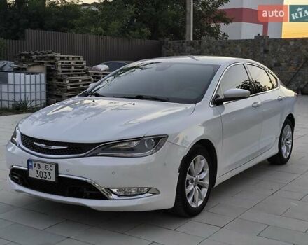 Белый Крайслер 200, объемом двигателя 2.36 л и пробегом 90 тыс. км за 11500 $, фото 2 на Automoto.ua