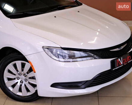 Белый Крайслер 200, объемом двигателя 2.4 л и пробегом 111 тыс. км за 8900 $, фото 6 на Automoto.ua