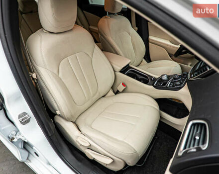 Белый Крайслер 200, объемом двигателя 2.4 л и пробегом 132 тыс. км за 9688 $, фото 17 на Automoto.ua