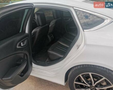 Білий Крайслер 200, об'ємом двигуна 2.36 л та пробігом 222 тис. км за 9500 $, фото 17 на Automoto.ua