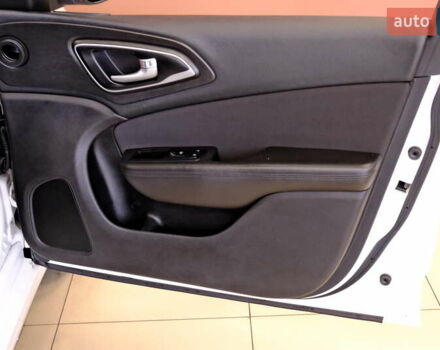 Белый Крайслер 200, объемом двигателя 2.4 л и пробегом 111 тыс. км за 8900 $, фото 36 на Automoto.ua