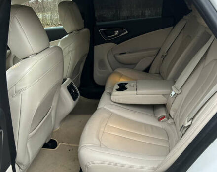 Белый Крайслер 200, объемом двигателя 2.36 л и пробегом 213 тыс. км за 11824 $, фото 10 на Automoto.ua