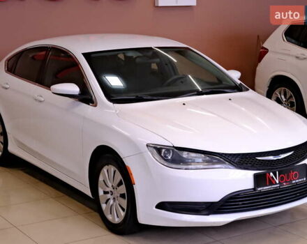 Белый Крайслер 200, объемом двигателя 2.4 л и пробегом 111 тыс. км за 8900 $, фото 3 на Automoto.ua