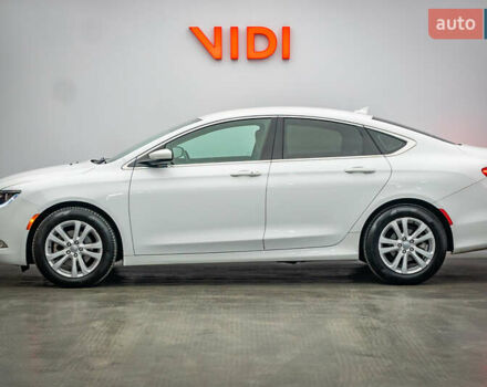 Белый Крайслер 200, объемом двигателя 2.4 л и пробегом 132 тыс. км за 9688 $, фото 2 на Automoto.ua