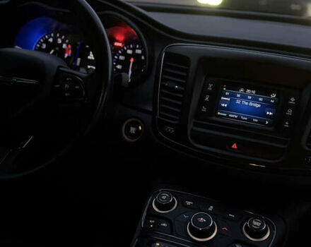 Крайслер 200 2014 у Кременчуге на Automoto.ua Білий Крайслер 200, об'ємом двигуна 2.36 л та пробігом 76 тис. км за 10600 $, фото 53 на Automoto.ua