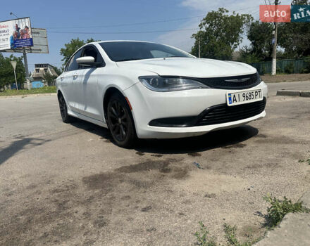 Белый Крайслер 200, объемом двигателя 2.4 л и пробегом 380 тыс. км за 9600 $, фото 1 на Automoto.ua