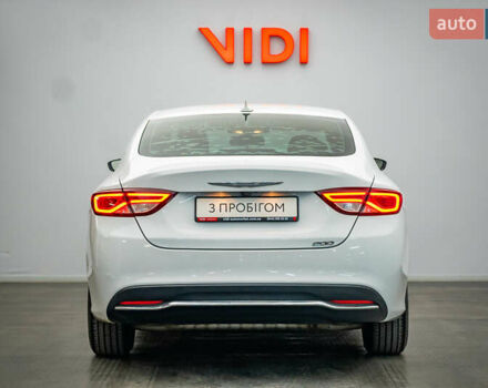 Белый Крайслер 200, объемом двигателя 2.4 л и пробегом 132 тыс. км за 9688 $, фото 5 на Automoto.ua