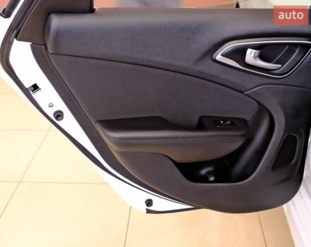 Белый Крайслер 200, объемом двигателя 2.4 л и пробегом 111 тыс. км за 8900 $, фото 28 на Automoto.ua