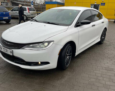 Белый Крайслер 200, объемом двигателя 2.36 л и пробегом 203 тыс. км за 8700 $, фото 3 на Automoto.ua