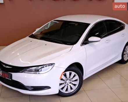 Белый Крайслер 200, объемом двигателя 2.4 л и пробегом 111 тыс. км за 8900 $, фото 8 на Automoto.ua