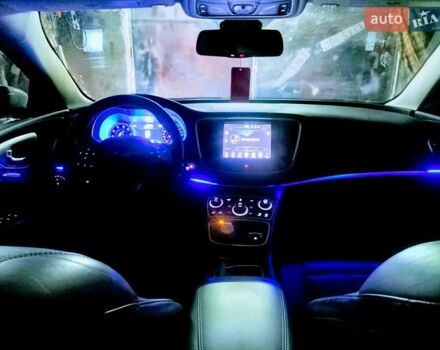 Белый Крайслер 200, объемом двигателя 2.36 л и пробегом 223 тыс. км за 10000 $, фото 2 на Automoto.ua