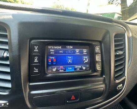 Белый Крайслер 200, объемом двигателя 2.4 л и пробегом 380 тыс. км за 9600 $, фото 11 на Automoto.ua