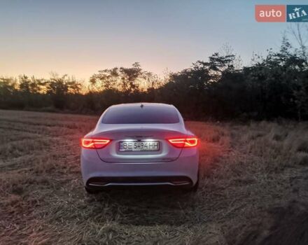 Белый Крайслер 200, объемом двигателя 2.36 л и пробегом 223 тыс. км за 10000 $, фото 3 на Automoto.ua