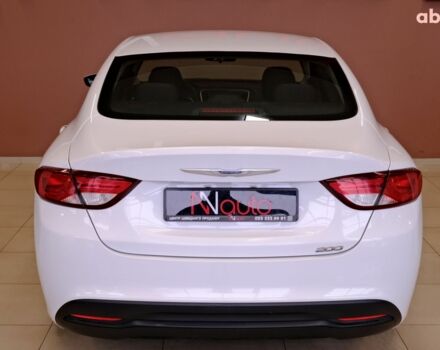 Белый Крайслер 200, объемом двигателя 2.4 л и пробегом 111 тыс. км за 8900 $, фото 5 на Automoto.ua