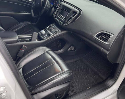 Белый Крайслер 200, объемом двигателя 2.36 л и пробегом 203 тыс. км за 8700 $, фото 5 на Automoto.ua