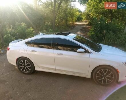 Белый Крайслер 200, объемом двигателя 2.36 л и пробегом 223 тыс. км за 10000 $, фото 5 на Automoto.ua