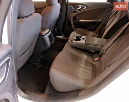 Белый Крайслер 200, объемом двигателя 2.4 л и пробегом 111 тыс. км за 8900 $, фото 29 на Automoto.ua