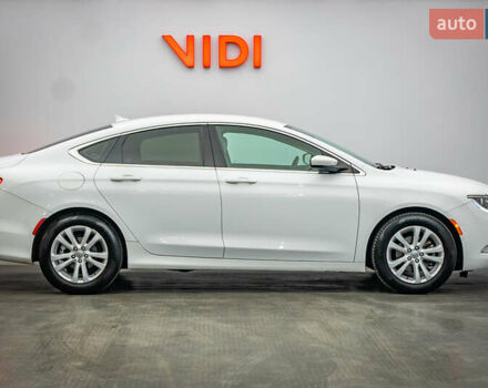 Белый Крайслер 200, объемом двигателя 2.4 л и пробегом 132 тыс. км за 9688 $, фото 3 на Automoto.ua