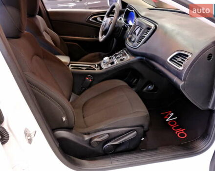 Белый Крайслер 200, объемом двигателя 2.4 л и пробегом 111 тыс. км за 8900 $, фото 37 на Automoto.ua