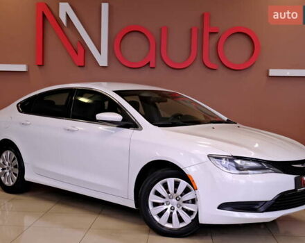 Белый Крайслер 200, объемом двигателя 2.4 л и пробегом 111 тыс. км за 8900 $, фото 4 на Automoto.ua