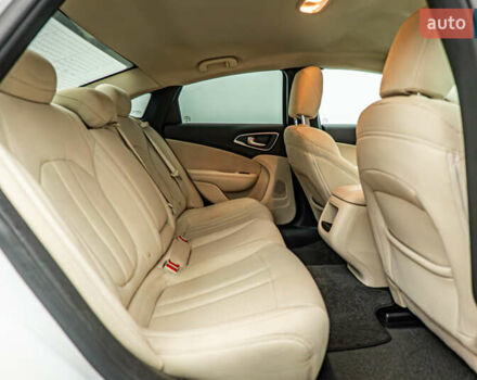 Белый Крайслер 200, объемом двигателя 2.4 л и пробегом 132 тыс. км за 9688 $, фото 18 на Automoto.ua