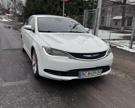 Белый Крайслер 200, объемом двигателя 2.4 л и пробегом 216 тыс. км за 9409 $, фото 1 на Automoto.ua