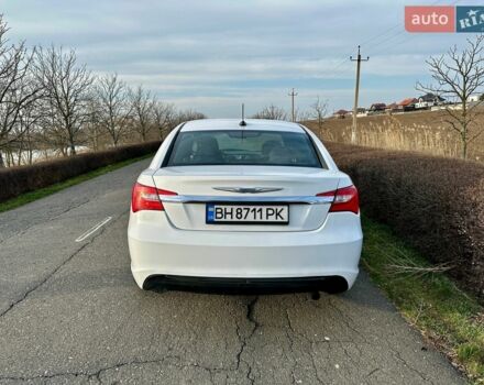 Белый Крайслер 200, объемом двигателя 2.36 л и пробегом 193 тыс. км за 7800 $, фото 2 на Automoto.ua
