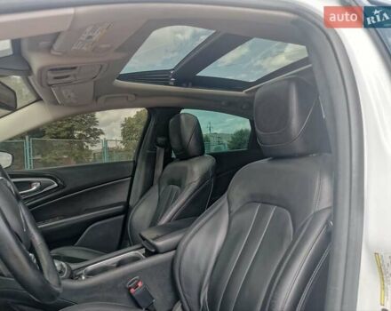 Белый Крайслер 200, объемом двигателя 2.36 л и пробегом 223 тыс. км за 10000 $, фото 15 на Automoto.ua