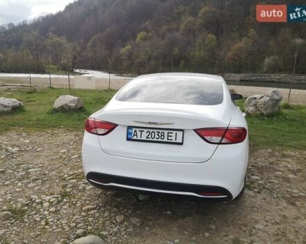Белый Крайслер 200, объемом двигателя 2.4 л и пробегом 160 тыс. км за 10624 $, фото 2 на Automoto.ua