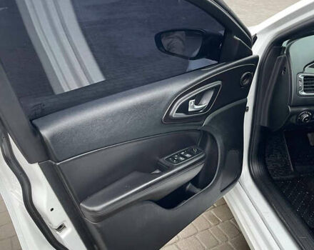 Белый Крайслер 200, объемом двигателя 2.36 л и пробегом 203 тыс. км за 8700 $, фото 9 на Automoto.ua