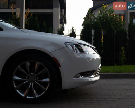 Крайслер 200 2014 у Кременчуге на Automoto.ua Білий Крайслер 200, об'ємом двигуна 2.36 л та пробігом 76 тис. км за 10600 $, фото 44 на Automoto.ua