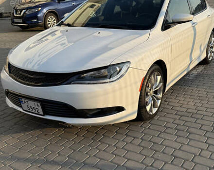 Белый Крайслер 200, объемом двигателя 2.36 л и пробегом 151 тыс. км за 9150 $, фото 1 на Automoto.ua