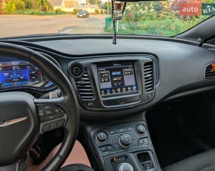 Белый Крайслер 200, объемом двигателя 3.6 л и пробегом 145 тыс. км за 11600 $, фото 17 на Automoto.ua