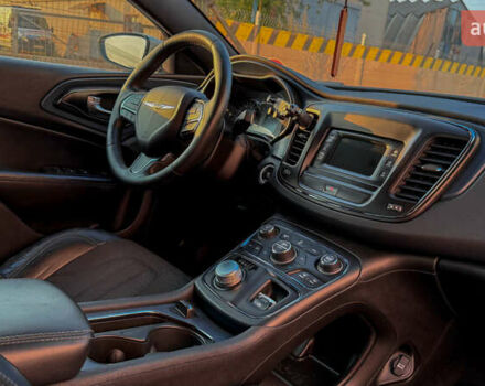 Белый Крайслер 200, объемом двигателя 2.36 л и пробегом 151 тыс. км за 9150 $, фото 6 на Automoto.ua