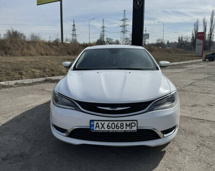 Белый Крайслер 200, объемом двигателя 2.4 л и пробегом 160 тыс. км за 9300 $, фото 6 на Automoto.ua