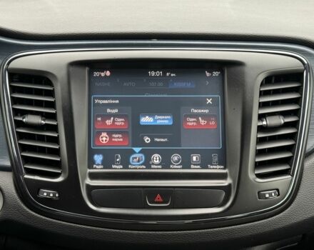 Белый Крайслер 200, объемом двигателя 3.6 л и пробегом 204 тыс. км за 9900 $, фото 15 на Automoto.ua