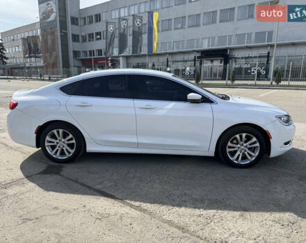 Белый Крайслер 200, объемом двигателя 2.4 л и пробегом 160 тыс. км за 9300 $, фото 4 на Automoto.ua