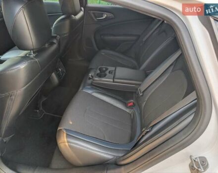 Белый Крайслер 200, объемом двигателя 3.6 л и пробегом 145 тыс. км за 11600 $, фото 10 на Automoto.ua