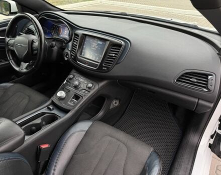 Белый Крайслер 200, объемом двигателя 3.6 л и пробегом 204 тыс. км за 9900 $, фото 19 на Automoto.ua