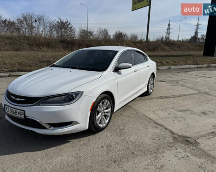 Белый Крайслер 200, объемом двигателя 2.4 л и пробегом 160 тыс. км за 9300 $, фото 1 на Automoto.ua